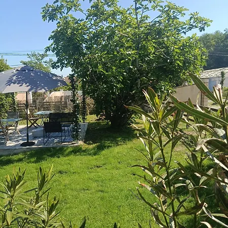 D'hotes Les Macarons De Tata بيت ضيافة Sainte-Eulalie (Gironde)