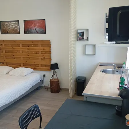 D'hotes Les Macarons De Tata Penzion Sainte-Eulalie (Gironde)