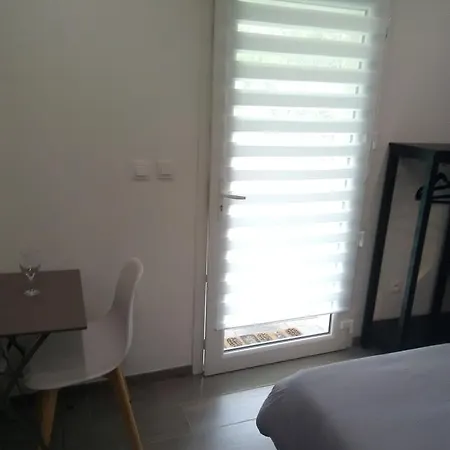 D'hotes Les Macarons De Tata Penzion Sainte-Eulalie (Gironde)