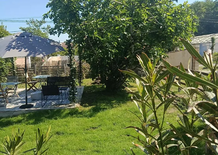 D'hotes Les Macarons De Tata Pensionat Sainte-Eulalie (Gironde)